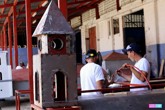 Avanza construcción de réplicas a escala de monumentos arquitectónicos que se instalarán en Paseo Xolotlán