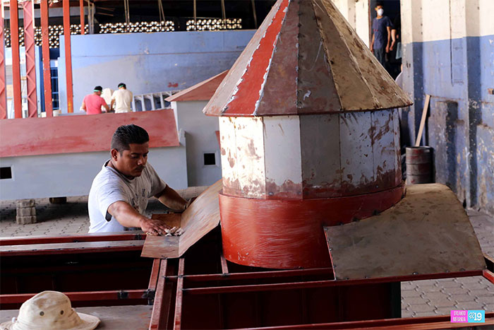 Avanza construcción de réplicas a escala de monumentos arquitectónicos que se instalarán en Paseo Xolotlán