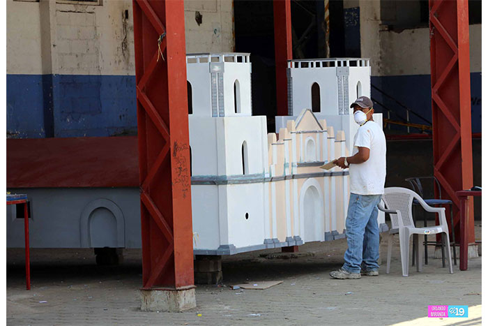Avanza construcción de réplicas a escala de monumentos arquitectónicos que se instalarán en Paseo Xolotlán
