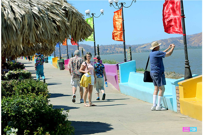 Vacacionistas de cruceros visitan Puerto Salvador Allende
