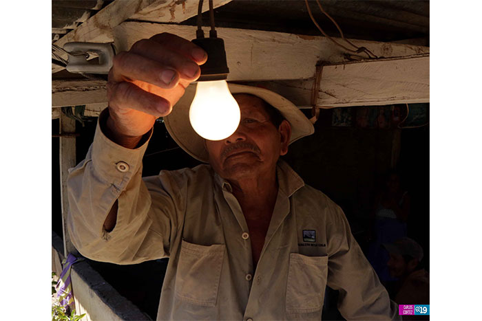 Llegó la energía a la Comunidad el Gigante 1 en Tola