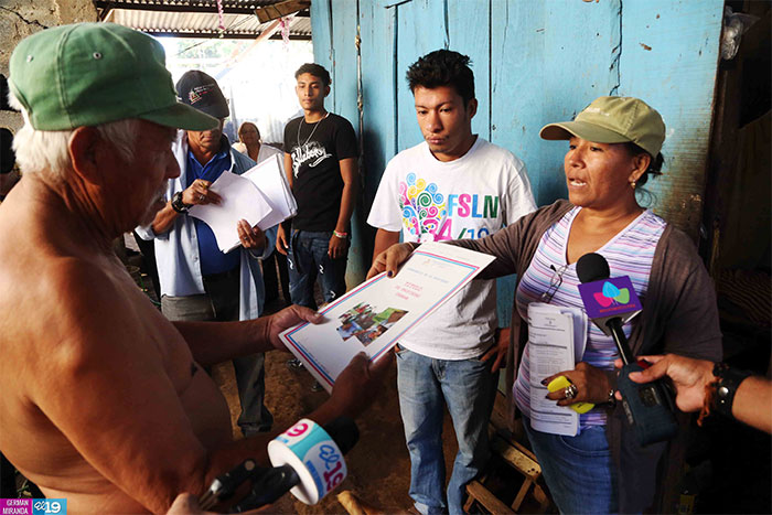 Títulos de propiedad para pobladores del barrio Carlos Fonseca