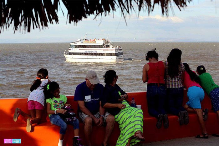 Variada diversión en la Avenida de Bolívar a Chávez