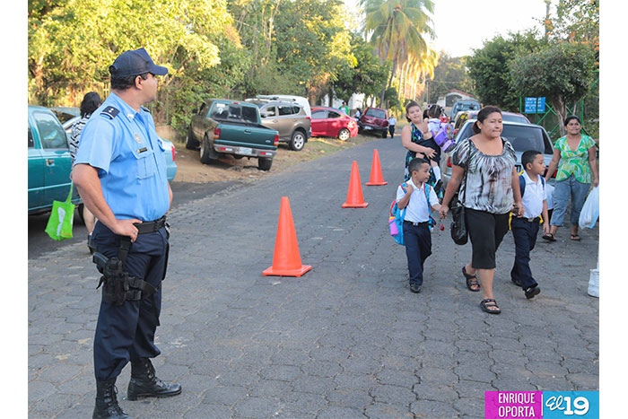 Policía Nacional garantiza seguridad a estudiantes en su regreso a clases
