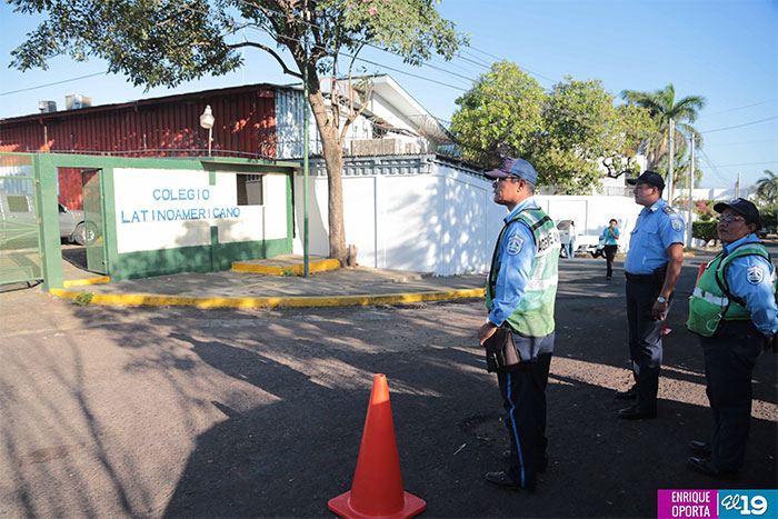 Policía Nacional garantiza seguridad a estudiantes en su regreso a clases