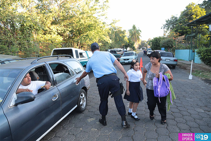 Policía Nacional garantiza seguridad a estudiantes en su regreso a clases