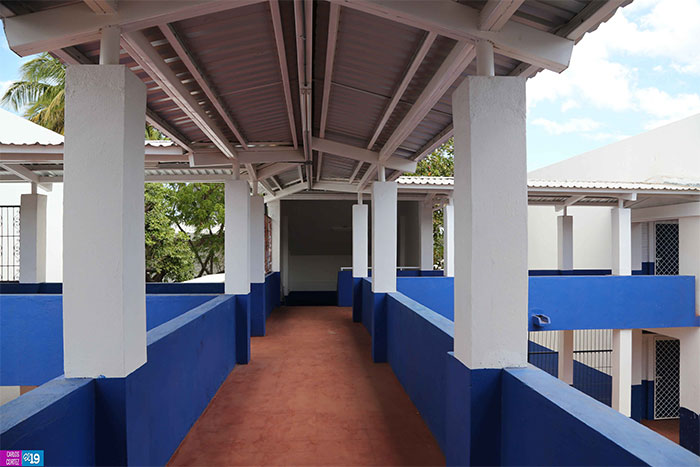 Maestros y estudiantes del colegio Elvis Díaz dicen adiós a la mala infraestructura educativa
