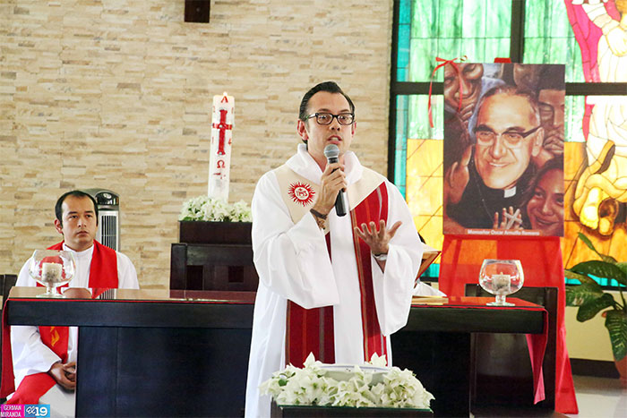 Comunidad católica festeja nombramiento de Monseñor Romero en calidad de mártir