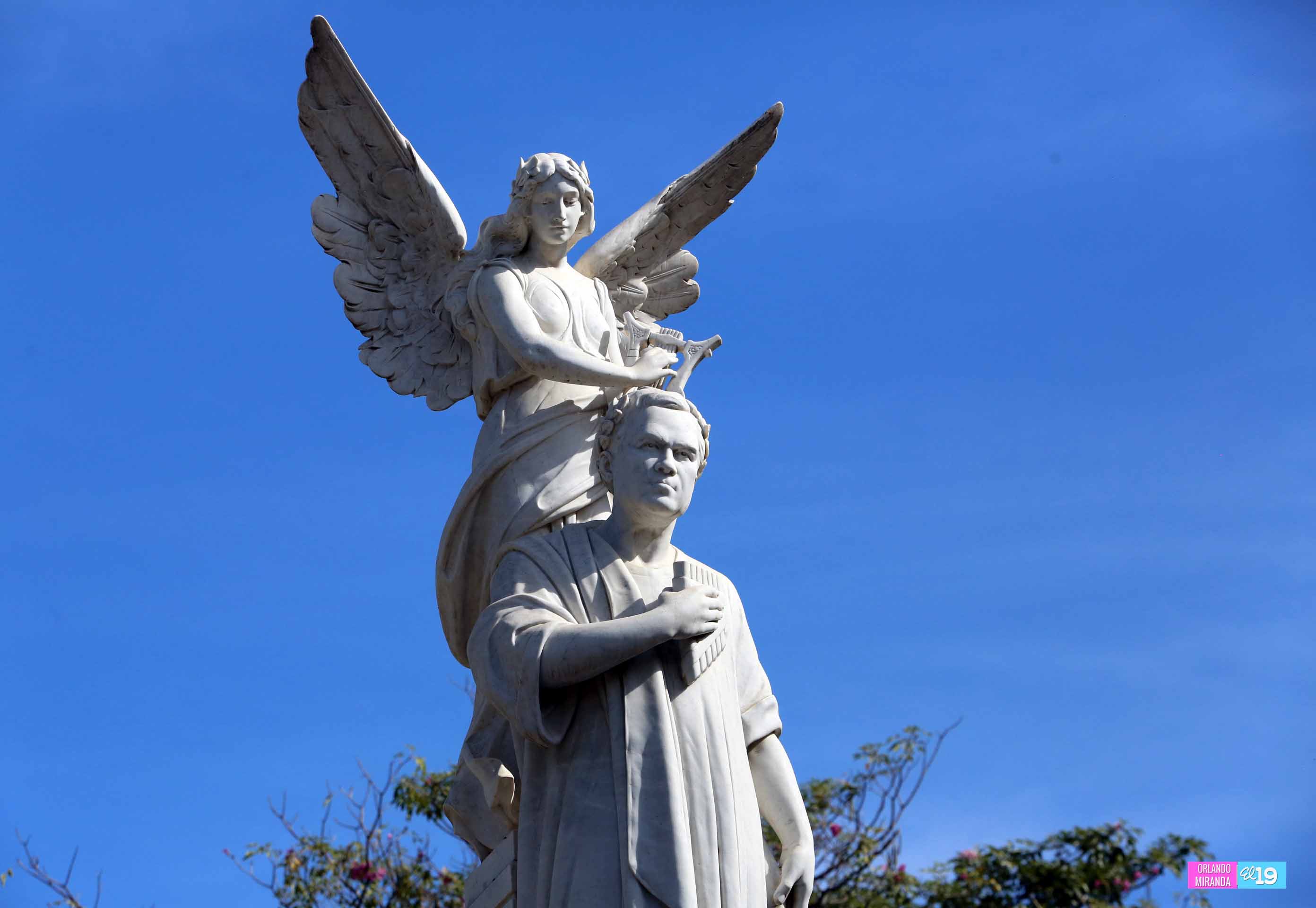 Diputados conmemoran 99 años del tránsito a la inmortalidad del poeta Rubén Darío