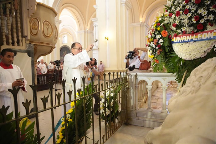 Leoneses conmemoran a Darío con solemne eucaristía