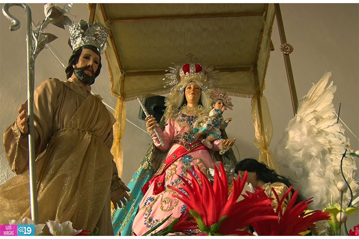 Feligreses participan de procesión a la Virgen de Candelaria