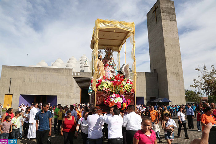 Virgen de la Candelaria es festejada por los capitalinos
