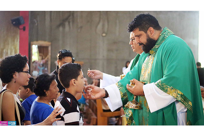 Virgen de la Candelaria es festejada por los capitalinos