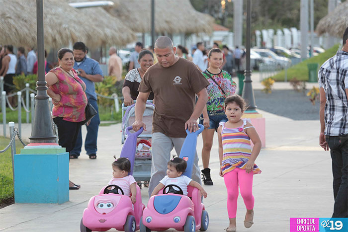 Capitalinos disfrutan de los espacios de recreación familiar