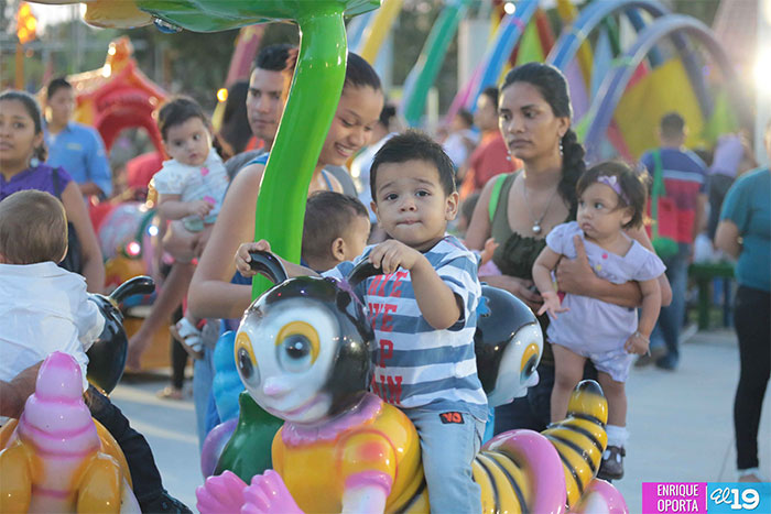 Capitalinos disfrutan de los espacios de recreación familiar