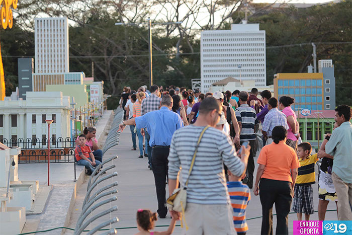 Capitalinos disfrutan de los espacios de recreación familiar