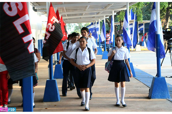 Inicia Año Escolar 2015 con entusiasmo entre comunidad educativa