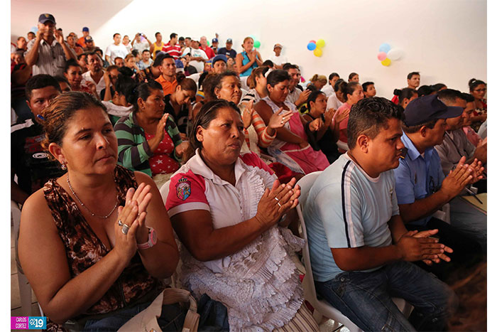 Policía celebra asambleas con familias comerciantes del Mercado Oriental y El Mayoreo