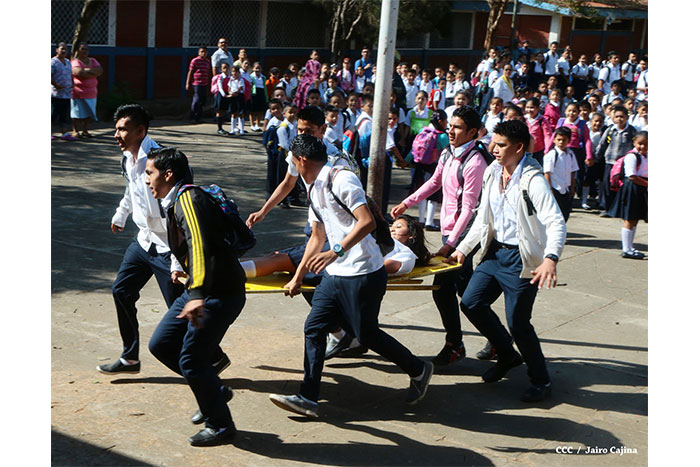 Estudiantes de Diriamba participan de simulacros ante desastres