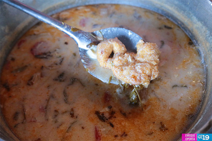 Disfrutan tradicional “sopa de queso” en mercados capitalinos