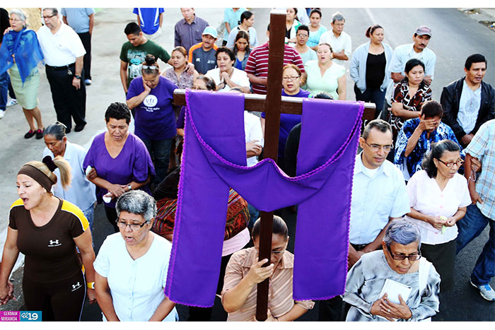 Santo Vía Crucis en el Barrio Monseñor Lezcano