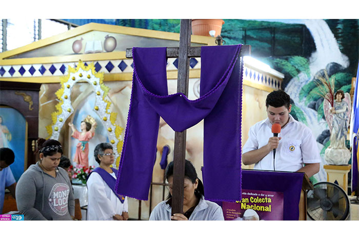 Santo Vía Crucis en el Barrio Monseñor Lezcano