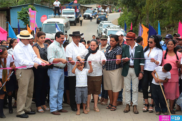 Inauguran construcción de carretera en Rancho Grande