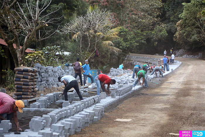 Inauguran construcción de carretera en Rancho Grande