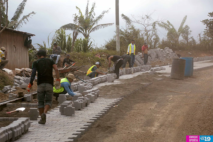 Inauguran construcción de carretera en Rancho Grande