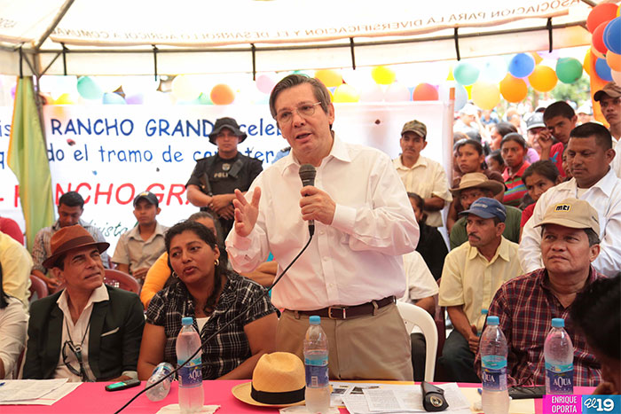 Inauguran construcción de carretera en Rancho Grande