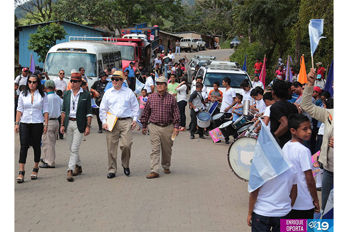 Inauguran construcción de carretera en Rancho Grande
