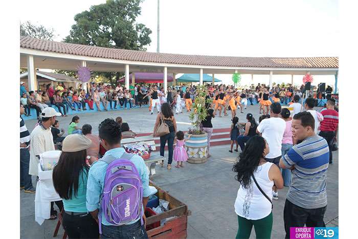 Tiangue Monimbó vuelve con productos y cultura en la Avenida de Bolívar a Chàvez