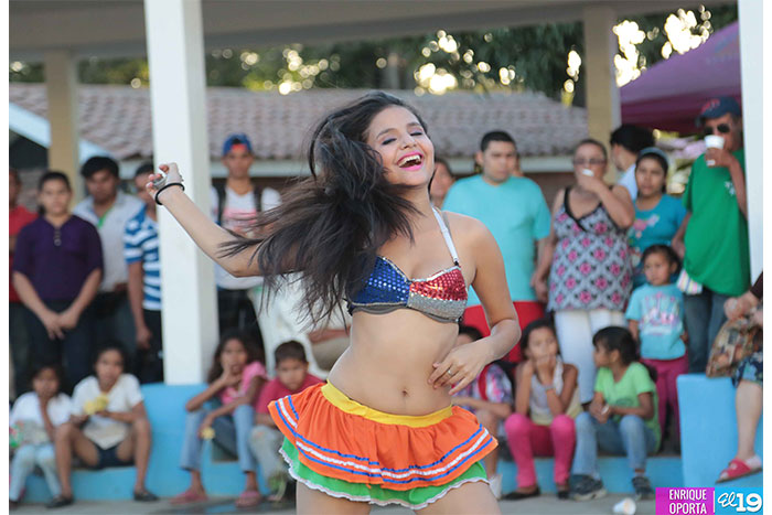 Tiangue Monimbó vuelve con productos y cultura en la Avenida de Bolívar a Chàvez