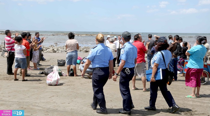 Veraneantes afirman sentirse satisfechos con medida de “No cobro” y presencia policial en Pochomil y Masachapa