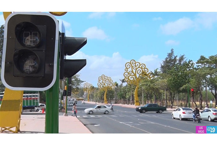 Avanza instalación de semáforos inteligentes en principales vías de Managua