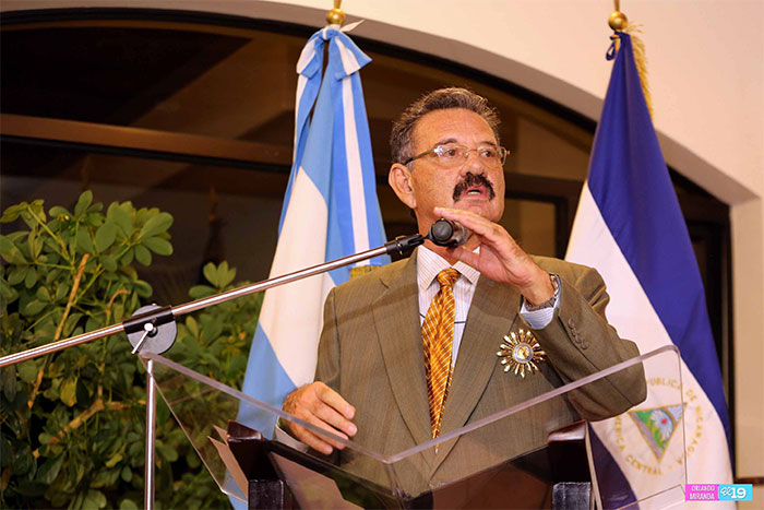 Argentina condecora con la 'Orden del Libertador San Martín' al diputado Jacinto Suárez 