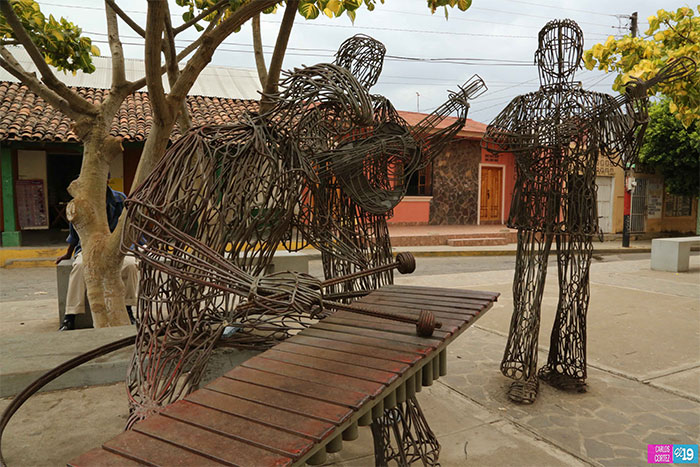 ¡Vivirás Monimbó, llama pura del pueblo!