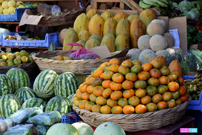 Mercados ofrecen frutas de temporada, mariscos frescos y comidas de cuaresma