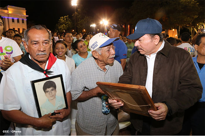 Presidente Daniel sostiene amplio intercambio con familiares de héroes de San José de las Mulas