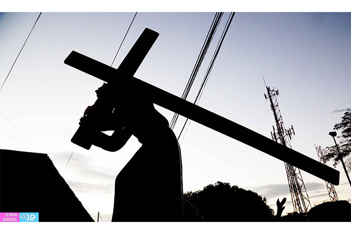 Policía Nacional brinda seguridad a católicos que celebraron Via Crucis en Managua
