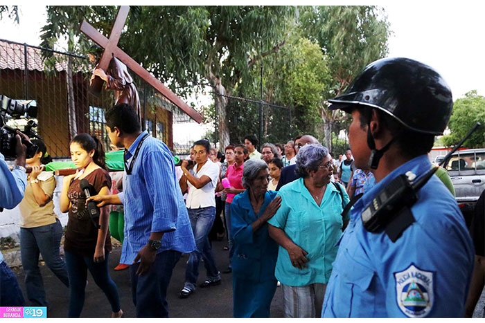 Policía Nacional brinda seguridad a católicos que celebraron Via Crucis en Managua