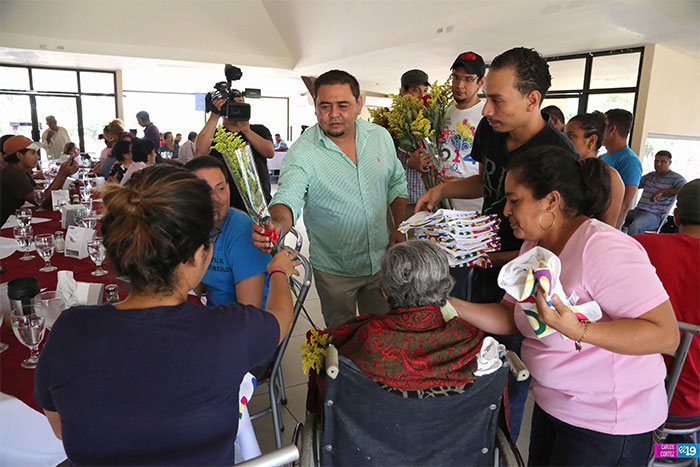 Juventud Sandinista comparte con Madres de Héroes y Mártires de San José de las Mulas