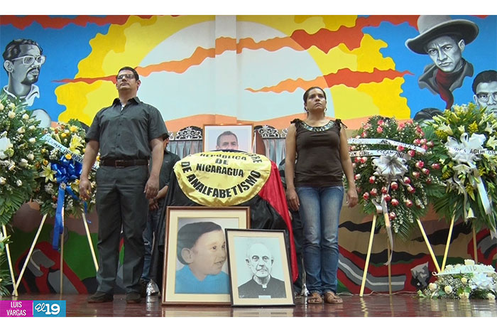 Comunidad educativa lamenta deceso de rector Elmer Cisneros