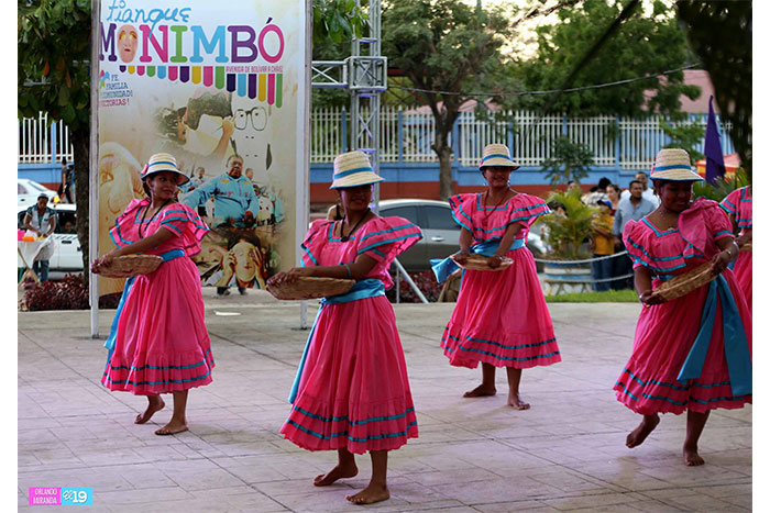 Tiangue Monimbó se vistió de huipil este fin de semana