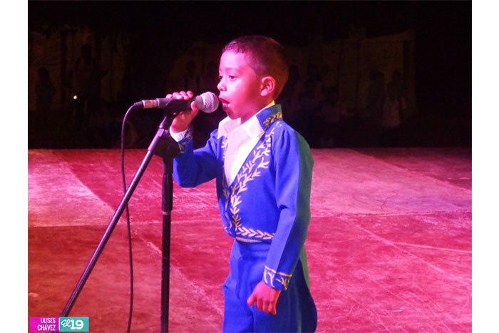 Familias granadinas disfrutan de Noches Culturales Darianas 