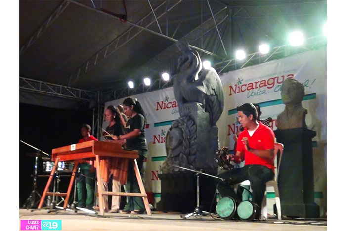 Familias granadinas disfrutan de Noches Culturales Darianas 