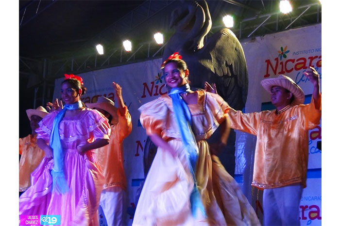 Familias granadinas disfrutan de Noches Culturales Darianas 
