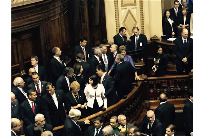 Halleslevens transmite saludo de Daniel y Rosario a nuevo presidente de Uruguay