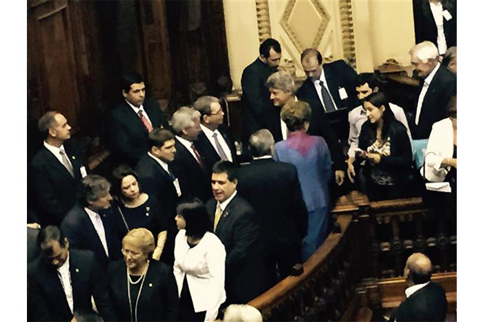 Halleslevens transmite saludo de Daniel y Rosario a nuevo presidente de Uruguay