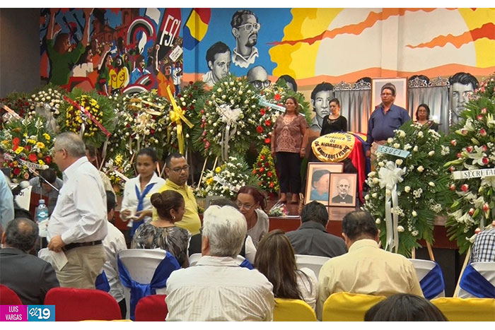Rinden honores al Rector Elmer Cisneros Moreira